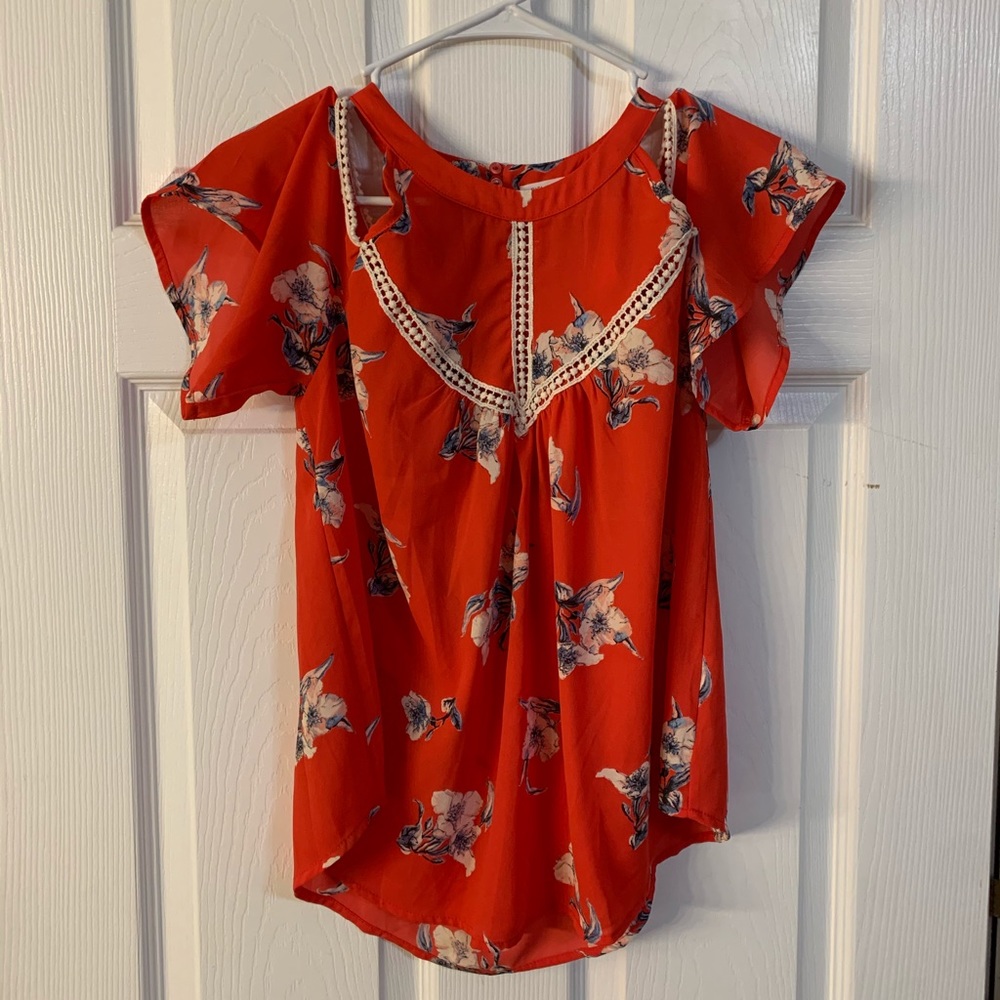 Floral print cold shoulder top